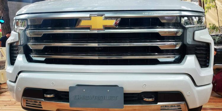Chevrolet-Silverado-High-Country-frente