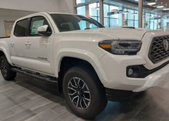 Toyota Tacoma-MY-2023-blanca
