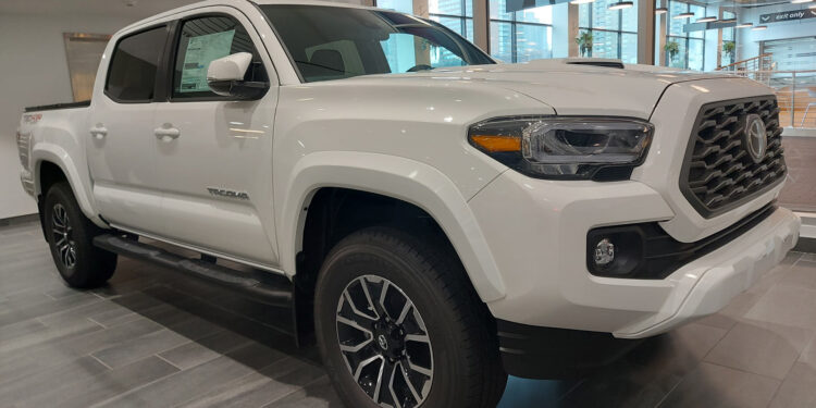 Toyota Tacoma-MY-2023-blanca