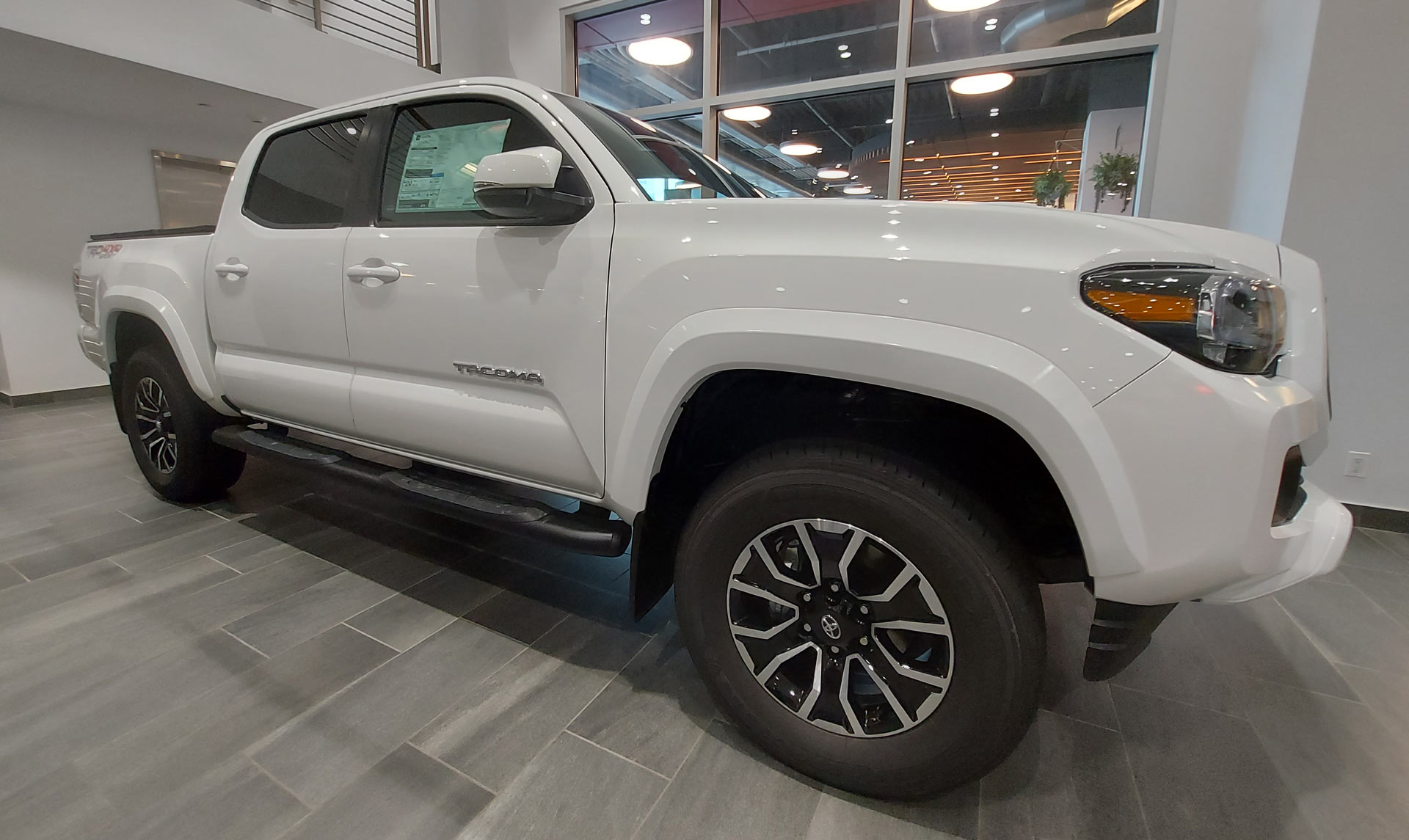 Toyota Tacoma-MY-2023-blanca-lateral-view-price