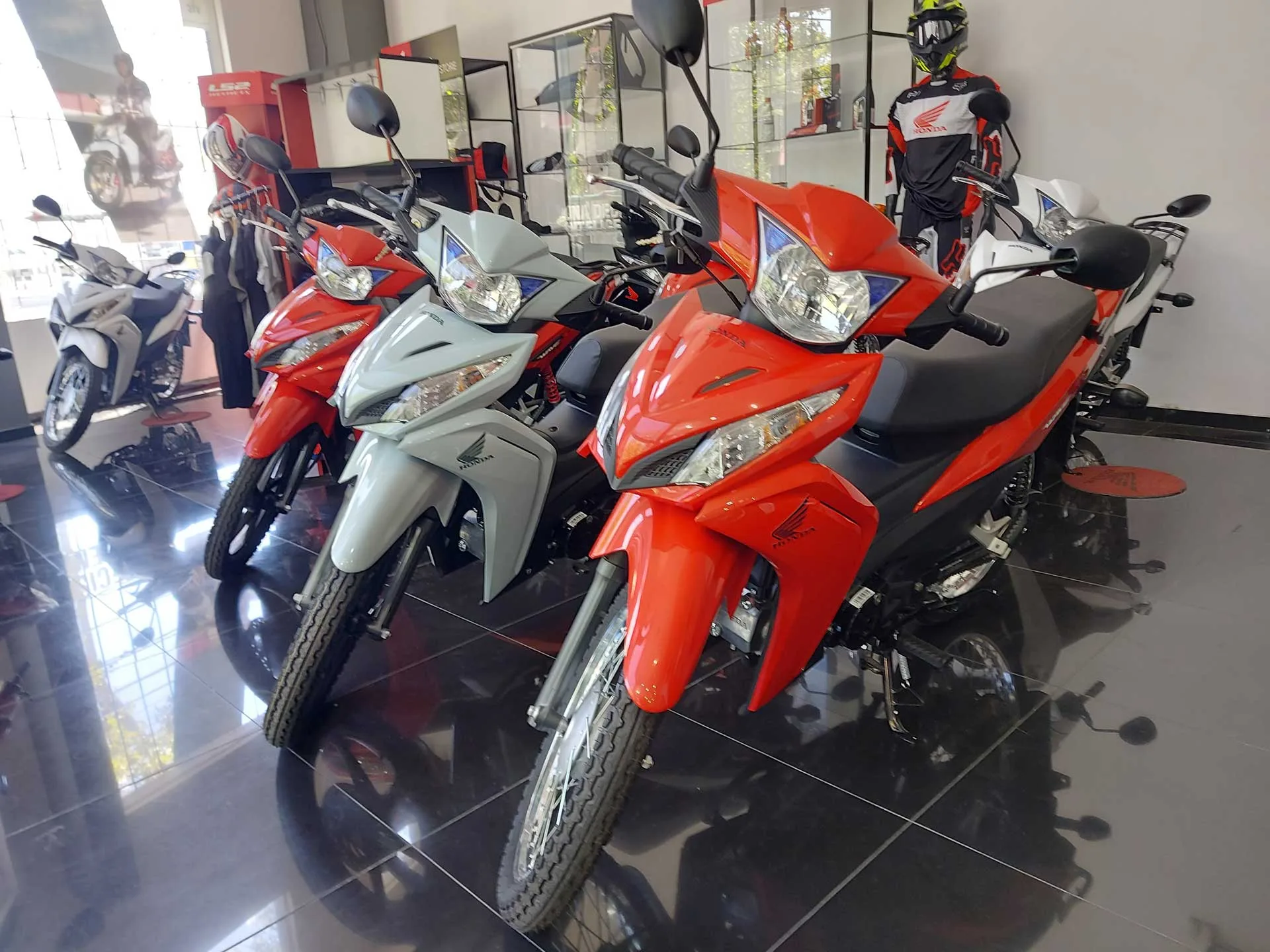 Tenés que verlo: Honda Wave 110 vs Navi y sus precios en marzo