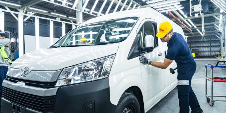 Toyota comienza la producción del utilitario Hiace en Argentina