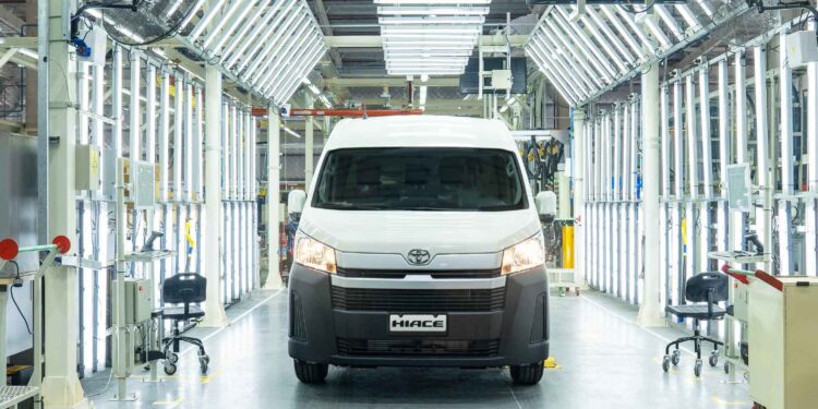 Toyota comienza la producción del utilitario Hiace en Argentina