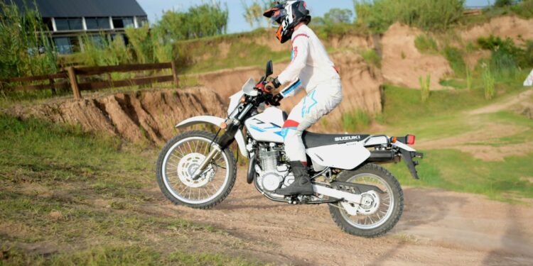 La nueva Suzuki DR650 demuestra su poder en el off-road