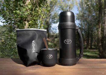 Desde camperas hasta kits de emergencia, todo lo que ofrece la boutique Toyota