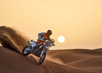 KTM 450 Rally Replica 2025: los detalles de la renovada travel