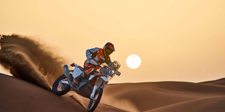 KTM 450 Rally Replica 2025: los detalles de la renovada travel