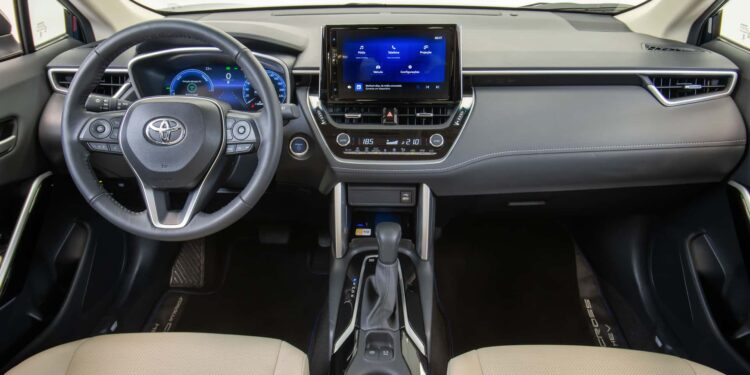 El Corolla Cross 2025, que llegará a nuestro país, fue presentado oficialmente en Brasil