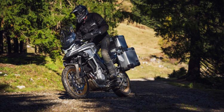 Lista para la aventura, la CFMoto 800MT tiene estos precios para mayo