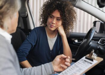 Cómo Empeñar la Factura del Auto para Aprovechar su Valor