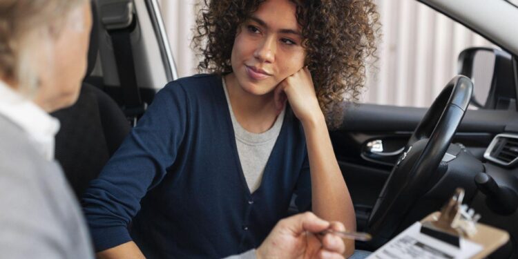 Cómo Empeñar la Factura del Auto para Aprovechar su Valor