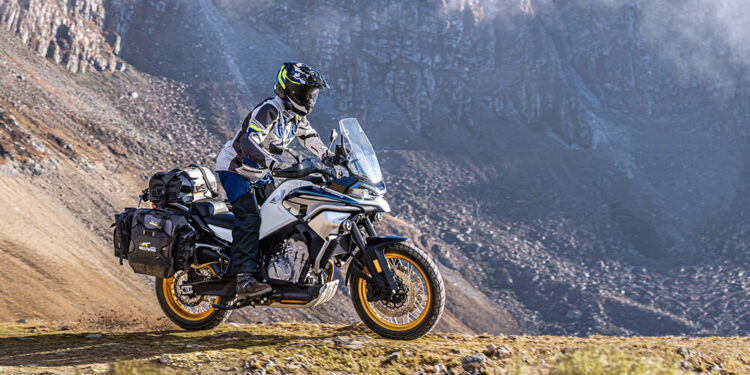 CFMoto 800MT Explore Edition en acción