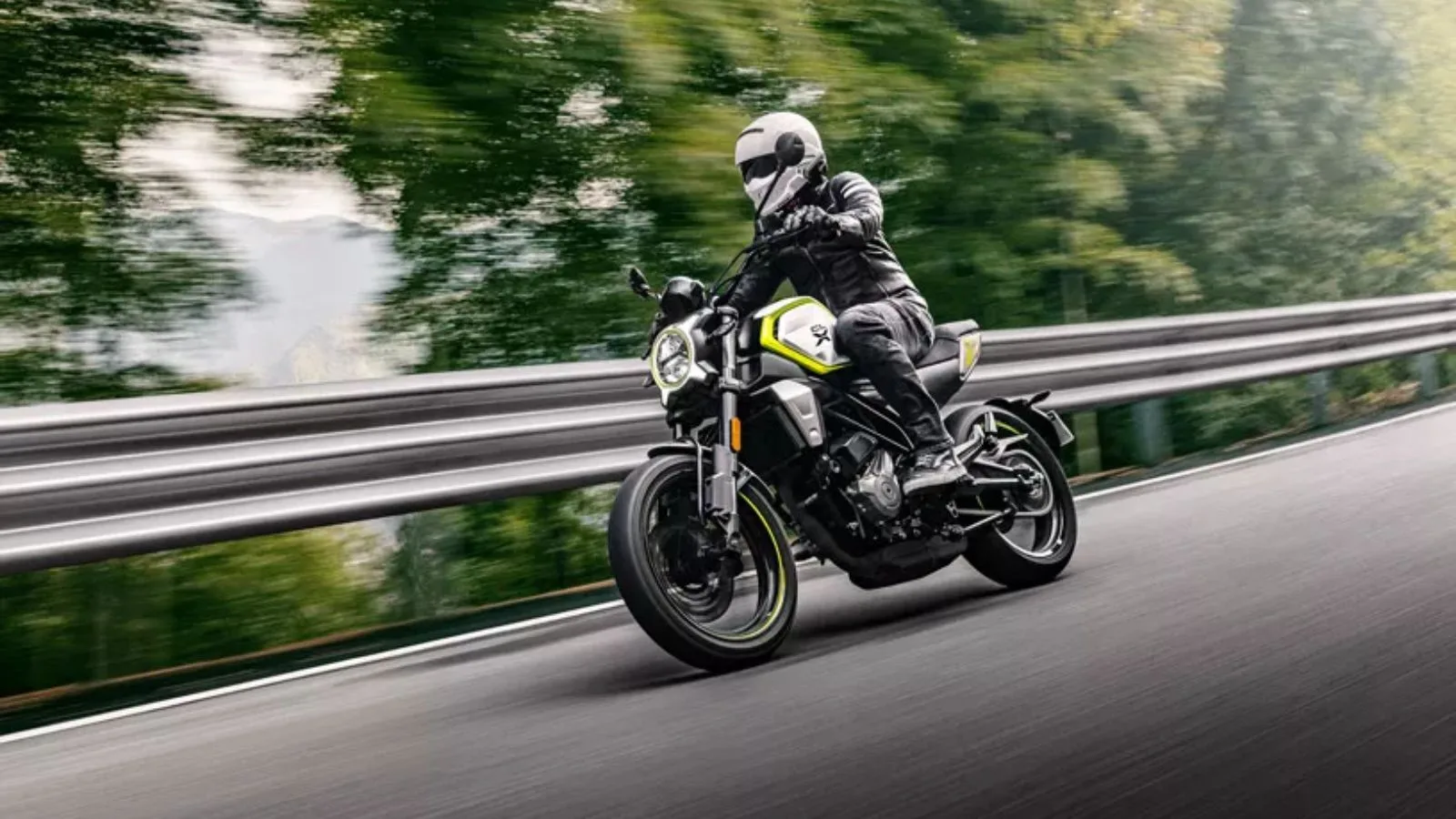 La CFMoto 300CL-X trae una importante bonificación: precio y características