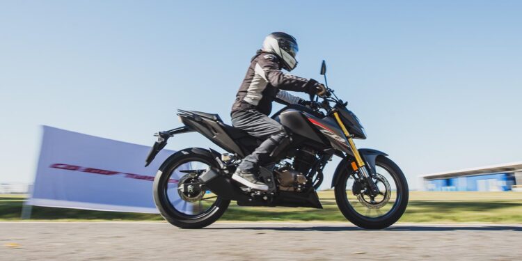 honda cb300f twister