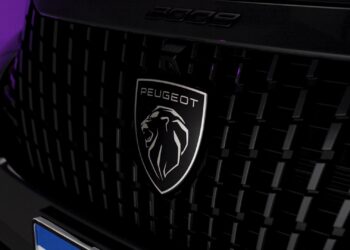 Después de la filtración, el nuevo Peugeot 2008 revela sus primeras imágenes oficiales
