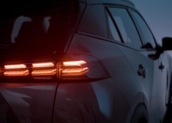 Después de la filtración, el nuevo Peugeot 2008 revela sus primeras imágenes oficiales