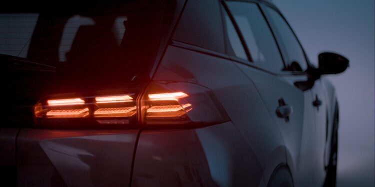 Después de la filtración, el nuevo Peugeot 2008 revela sus primeras imágenes oficiales