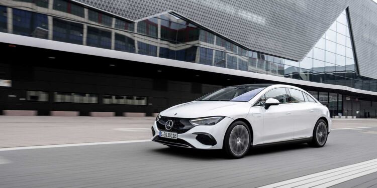 Con un EQE eléctrico, Mercedes-Benz alcanza un récord histórico de producción