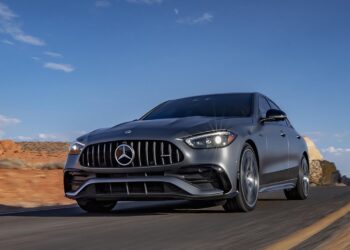 Deportividad y lujo en el nuevo Mercedes-AMG C 43 4Matic que llega al país
