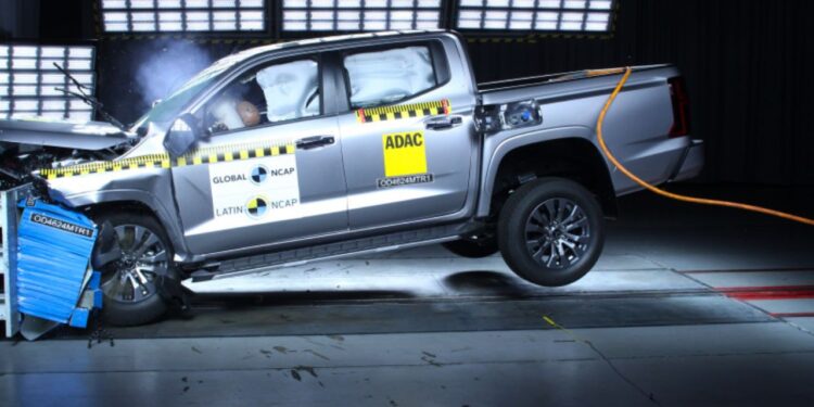 Crash test: Mitsuibishi L200 / LatinNCAP