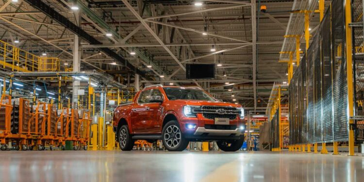 Ford aumenta la producción en Argentina y suma más empleados