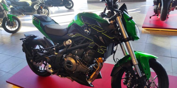 QJMotor SRK 400 para regalo de navidad: financiación especial y precio único