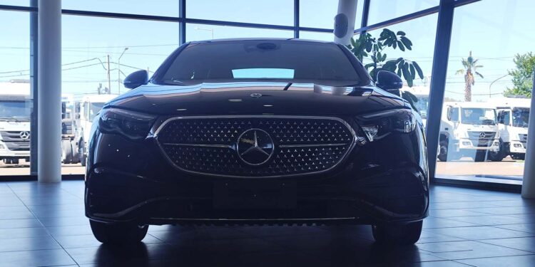 El nuevo Clase E, el primer Mercedes con IA llegó a Mendoza