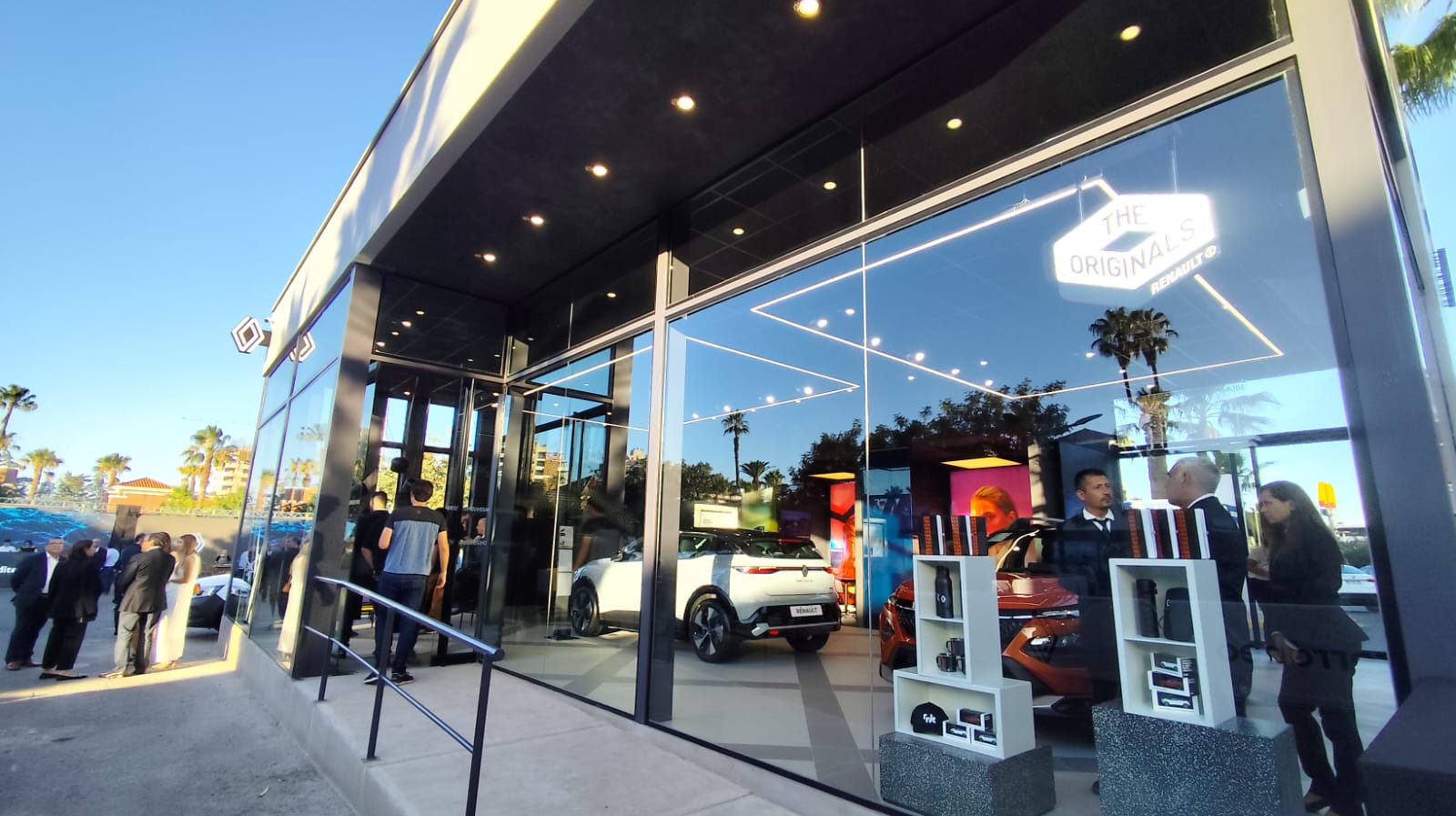 Tienda RNLT en Palmares Mall, durante el evento de inauguración