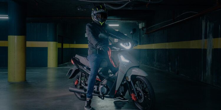 Gilera lanza la Smash full CBS 2025, la primera moto CUB del país con frenos combinados
