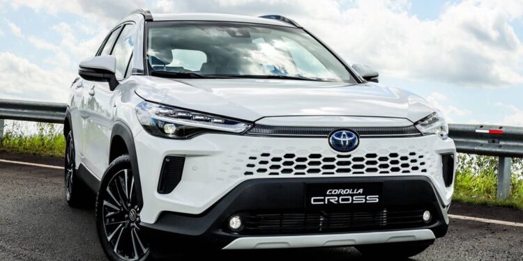 Precios para el renovado Toyota Corolla Cross 2025 VS VW Taos