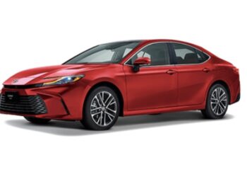 El Toyota Camry 2025 da el paso a la motorización híbrida