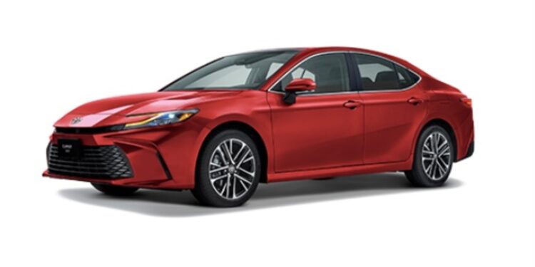 El Toyota Camry 2025 da el paso a la motorización híbrida