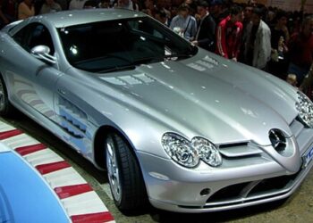 Mercedes Benz SLR McLaren, el bólido de dos puertas del francés Karim Benzema