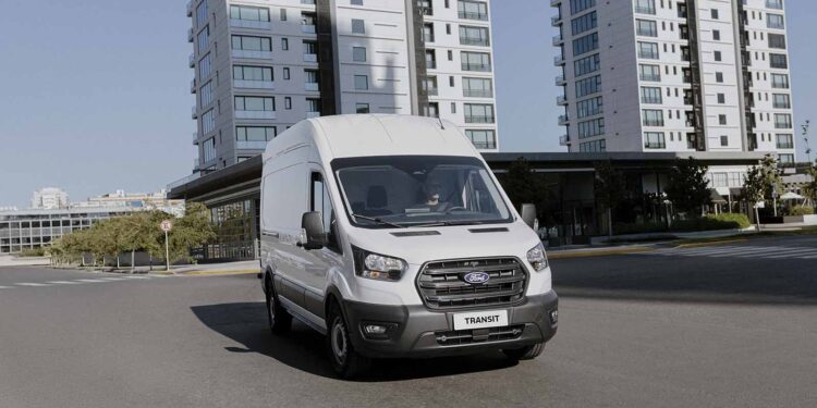 Con mejoras en tecnología, conectividad y más, Ford lanza la nueva Transit