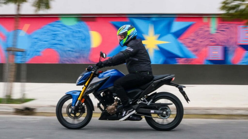 Suzuki Gixxer 250i: Así enfrenta a la Honda CB300F Twister 3 fotos noti 12