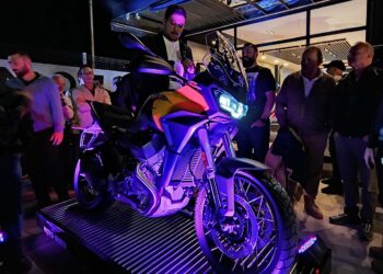 Con la Moto Guzzi Stelvio de estrella, Motoplex Cuyo inauguró su renovado concesionario en Mendoza