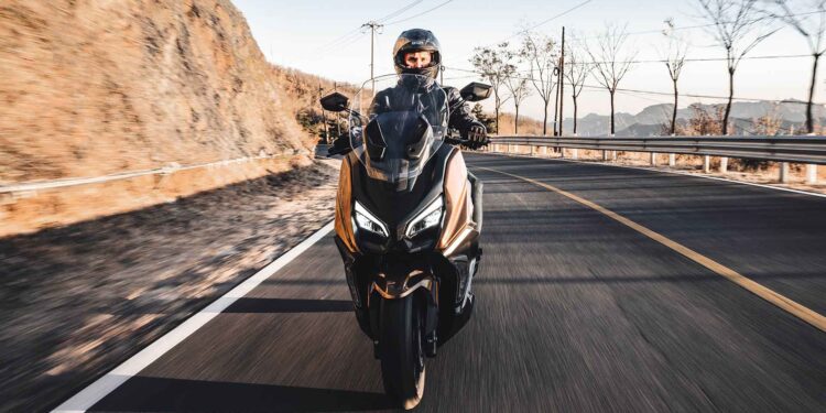 Del scooter Fort 350 a la trial SRT 800 SX, los modelos de QJMotor con beneficios y financiación especial