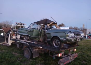 Estrelló un Ford Falcon de 10.000 dólares el día que lo compró