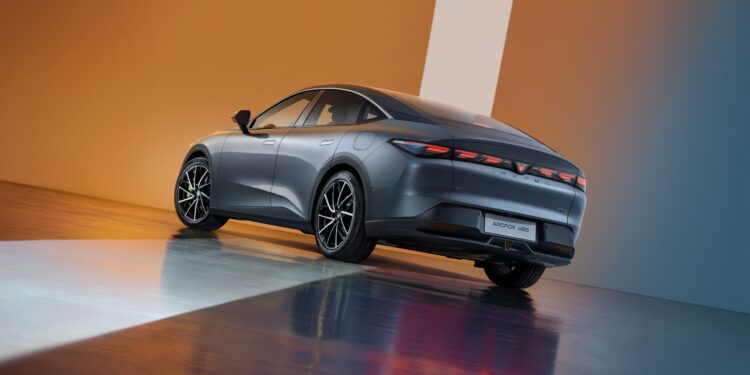 Arcfox desembarca en Argentina con cuatro autos eléctricos