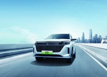 DFSK presentó en Argentina el E5, el SUV híbrido enchufable ¿qué ofrece y cuánto cuesta?