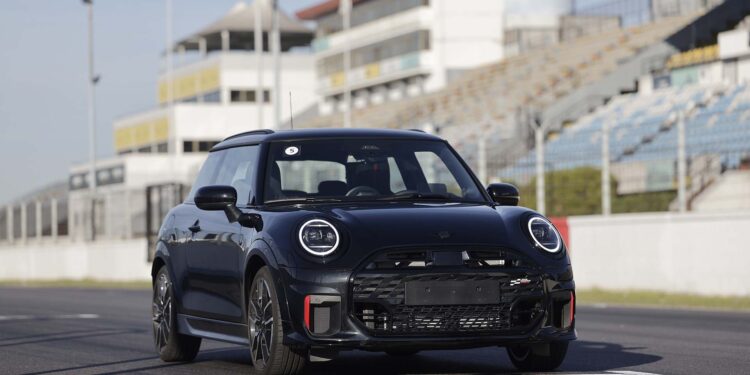 El nuevo MINI John Cooper Works se lanza en el país, aquí todos los detalles y precio