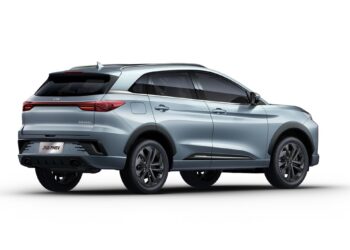 JAC con nuevo eléctrico, SUV híbrido y pick-up: precios aquí