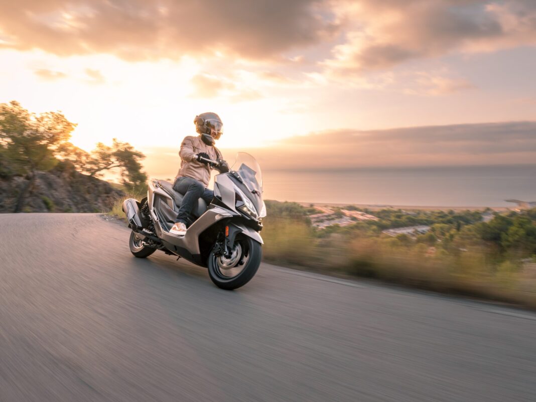 Kymco lanza en el país los nuevo scooters Downtown GT y AK 575 Premium
