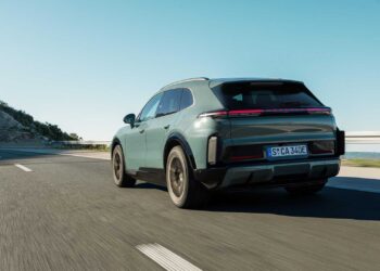 Porsche lanzó el Cayenne Eléctrico en Argentina: versiones y precios