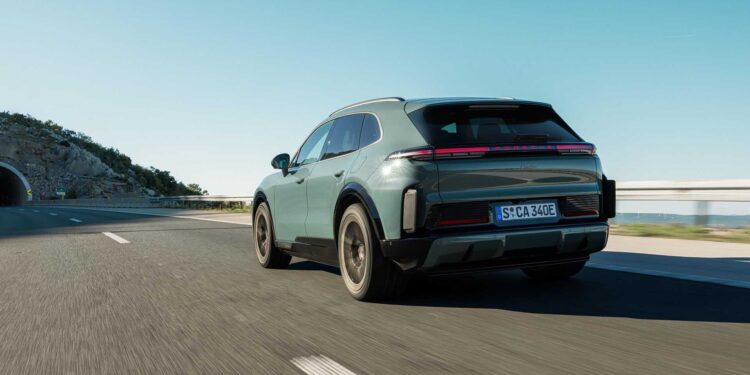 Porsche lanzó el Cayenne Eléctrico en Argentina: versiones y precios