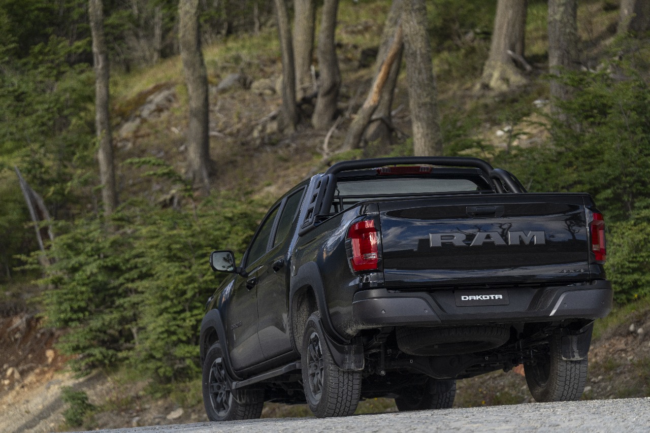 RAM DAKOTA 2025 VISTRA TRASERA 2