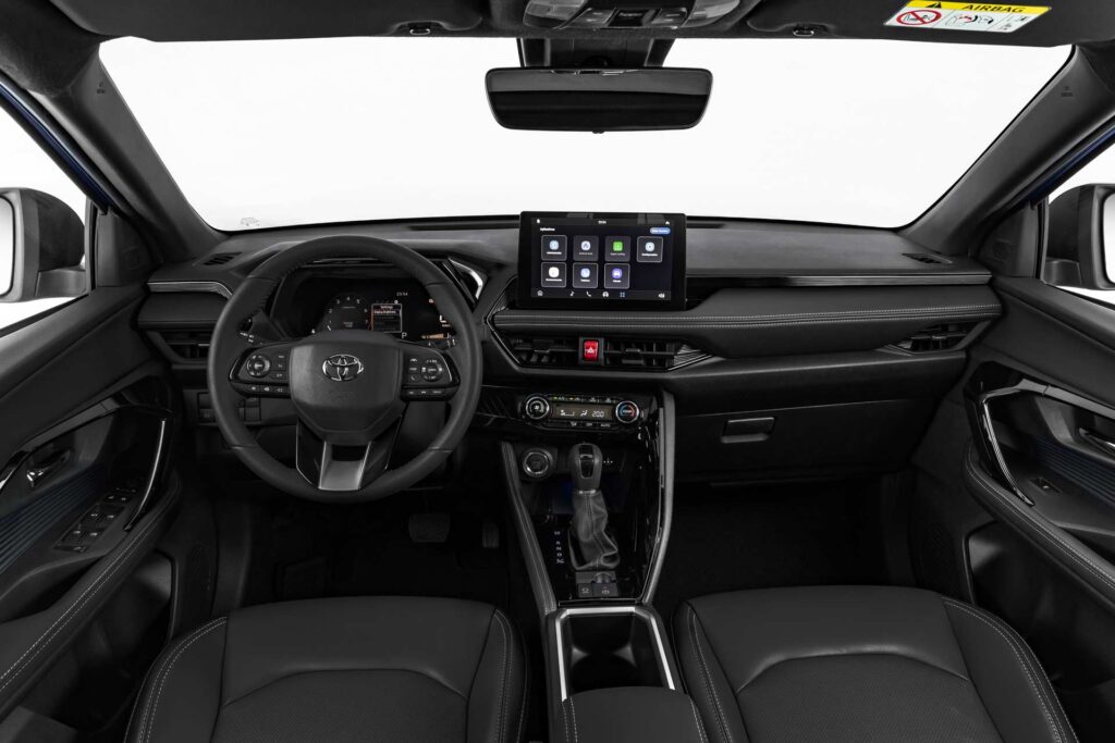 Toyota yaris cross interior vista panel