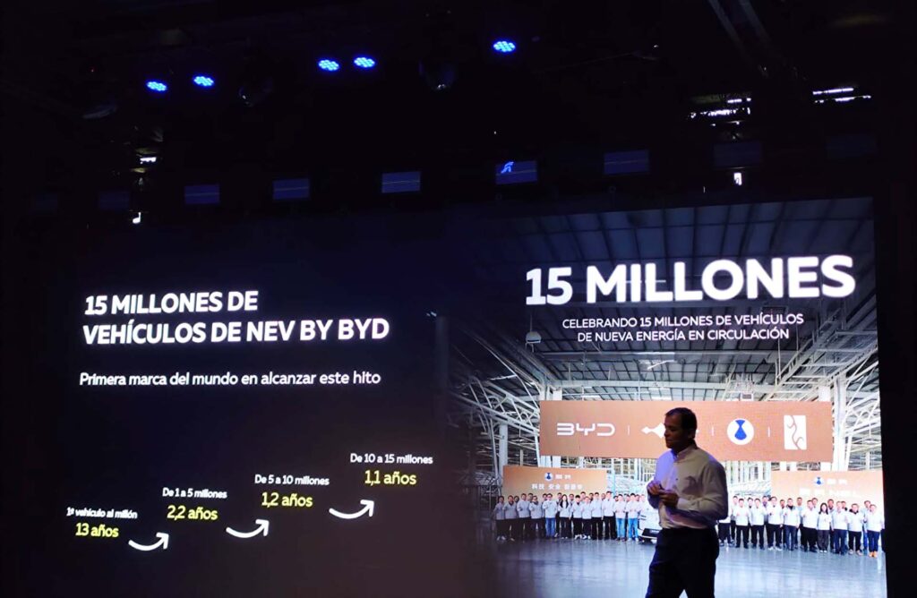 presentación BYD Atto 2 DM-i