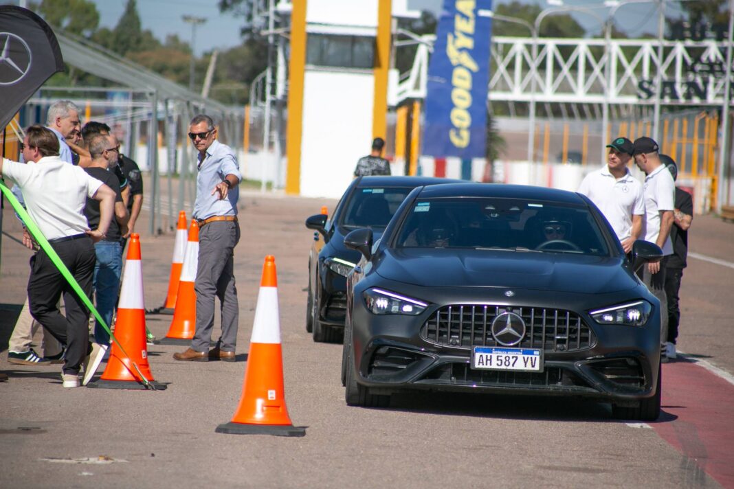 mercedes-benz-yacopini-driving-2026-autos