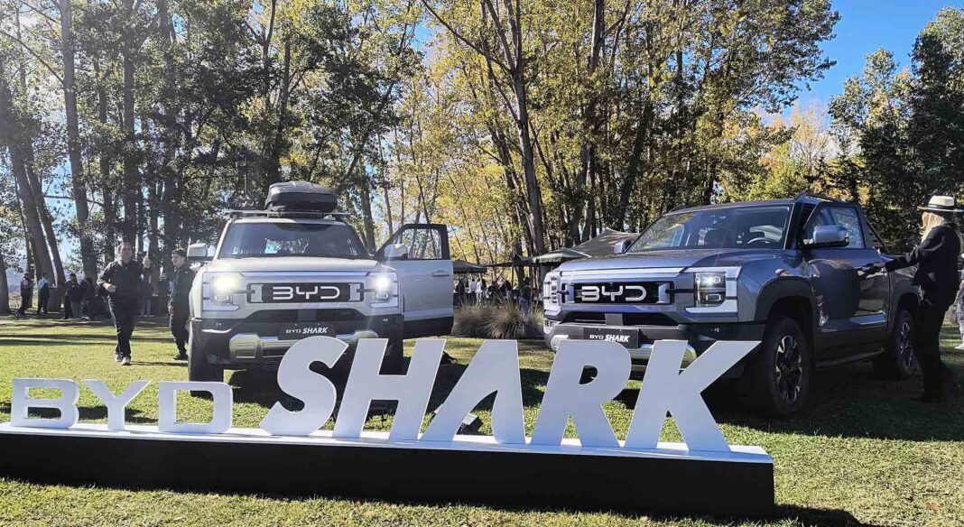 De Mendoza para el país se lanza la BYD Shark DMO, la pick-up que promete redefinir el segmento BYD Shark DMO presentación Mendoza